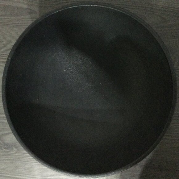 Elegant Black Centerpiece Bowl – Stone-like finish - Picture 5 of 6